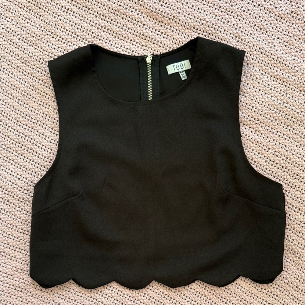 Tobi Elegant Black Scalloped Cropped Tank Top
